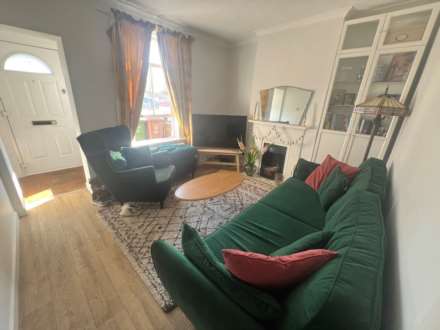MANOR ROAD, ERITH  DA8 2AE  **  Video & 3D Floorplan Available **, Image 4