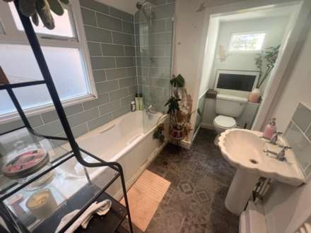 MANOR ROAD, ERITH  DA8 2AE  **  Video & 3D Floorplan Available **, Image 6