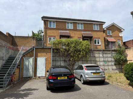 Maple Court, Erith