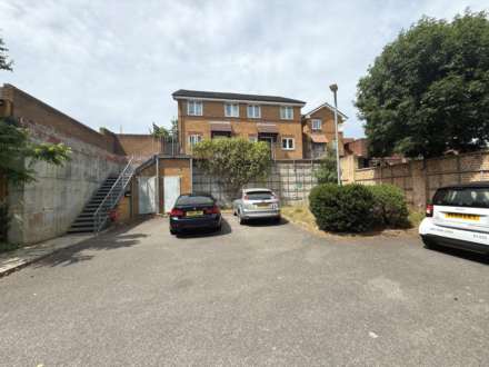 Maple Court, Erith, Image 12