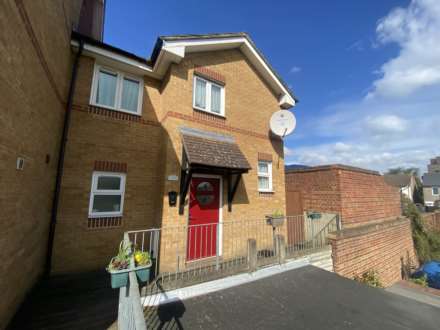 2 Bedroom House, Maple Court, Erith, *  3D FLOORPAN & VIDEO AVAILABLE *