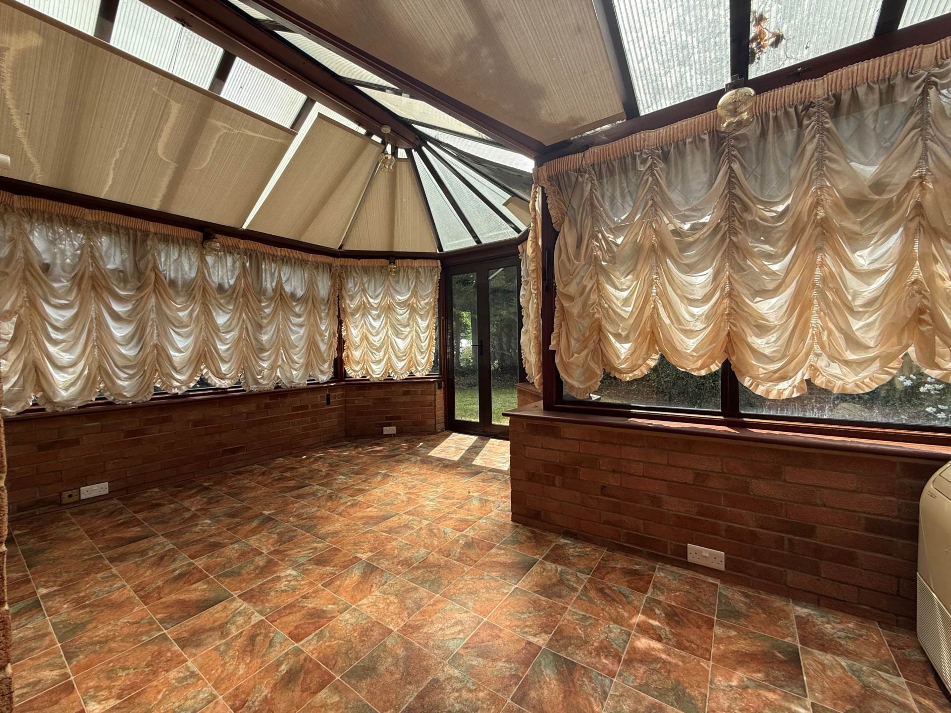 Heathview Drive, London   ** VIDEO & 3D FLOORPLAN AVAILABLE **, Image 10
