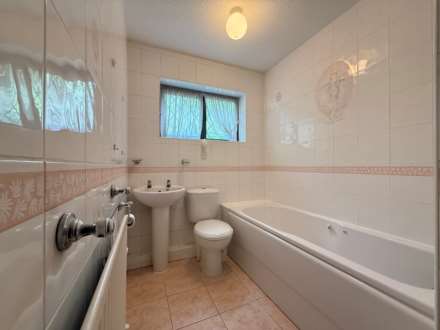 Heathview Drive, London   ** VIDEO & 3D FLOORPLAN AVAILABLE **, Image 16