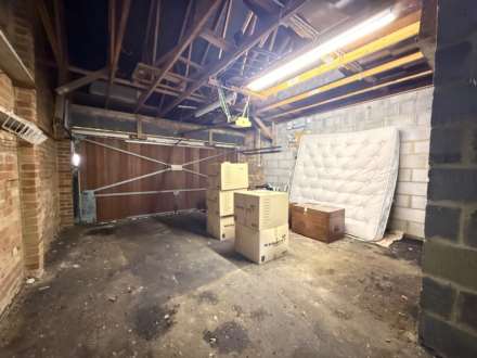 Heathview Drive, London   ** VIDEO & 3D FLOORPLAN AVAILABLE **, Image 17