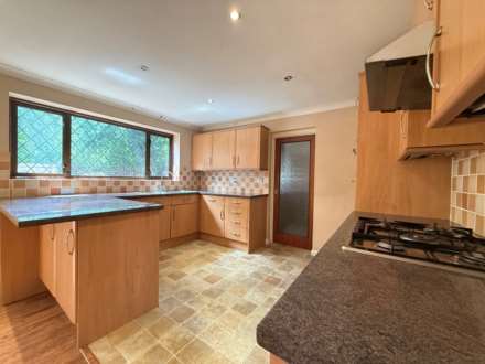 Heathview Drive, London   ** VIDEO & 3D FLOORPLAN AVAILABLE **, Image 3