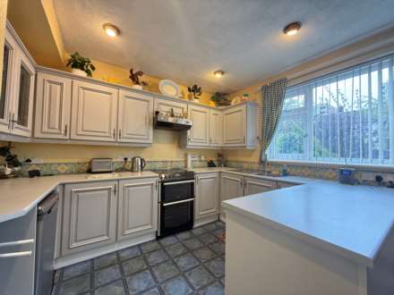 Godstow Road, London  ** VIDEO & 3D FLOORPLAN AVAILABLE **, Image 3