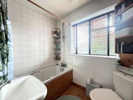 Grovebury Road, London  ** VIDEO & 3D FLOORPLAN AVAILABLE **, Image 12
