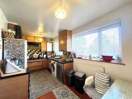 Grovebury Road, London  ** VIDEO & 3D FLOORPLAN AVAILABLE **, Image 6