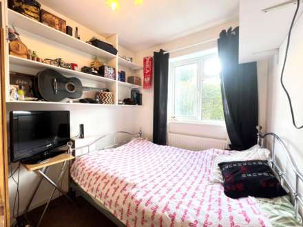 Grovebury Road, London  ** VIDEO & 3D FLOORPLAN AVAILABLE **, Image 9