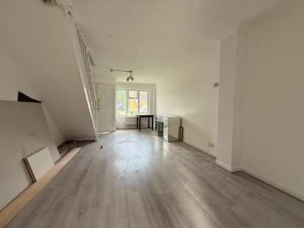 Haldane Road, London  ** VIDEO & 3D FLOORPLAN AVAILABLE **, Image 4