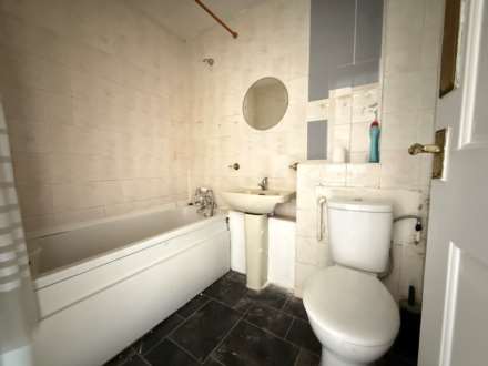 Haldane Road, London  ** VIDEO & 3D FLOORPLAN AVAILABLE **, Image 8