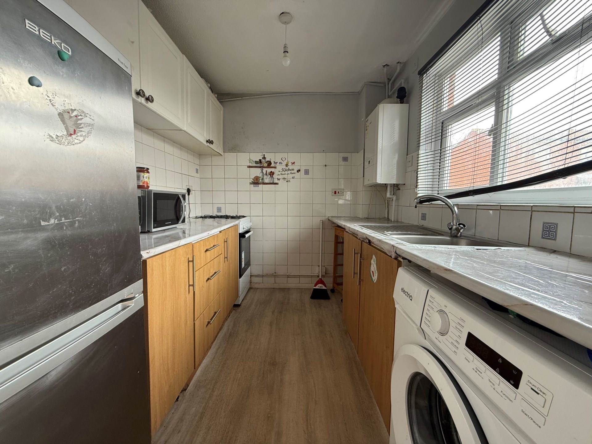 Manordene Road, London   *** 3D FLOORPLAN * VIDEO AVAILABLE ***, Image 4