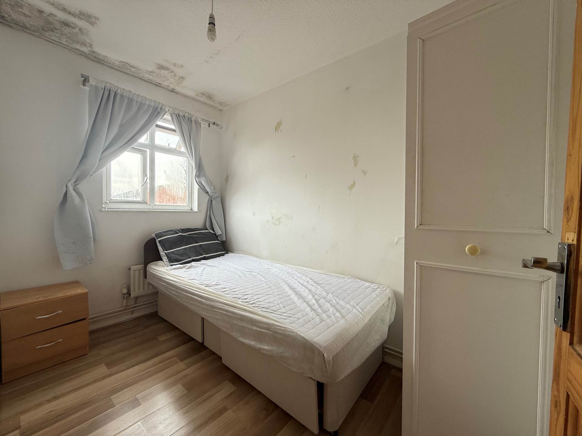 Manordene Road, London   *** 3D FLOORPLAN * VIDEO AVAILABLE ***, Image 6