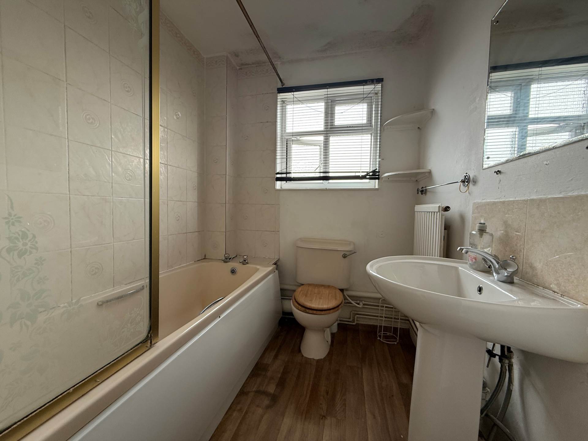Manordene Road, London   *** 3D FLOORPLAN * VIDEO AVAILABLE ***, Image 7