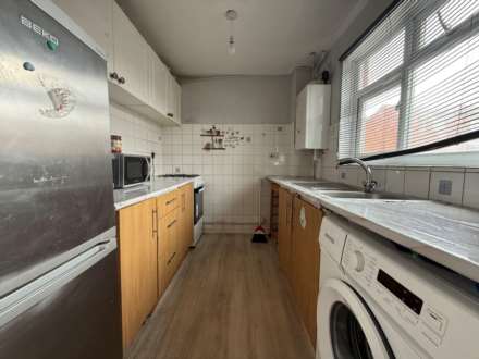 Manordene Road, London   *** 3D FLOORPLAN * VIDEO AVAILABLE ***, Image 4