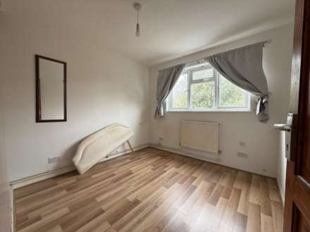 Manordene Road, London   *** 3D FLOORPLAN * VIDEO AVAILABLE ***, Image 5