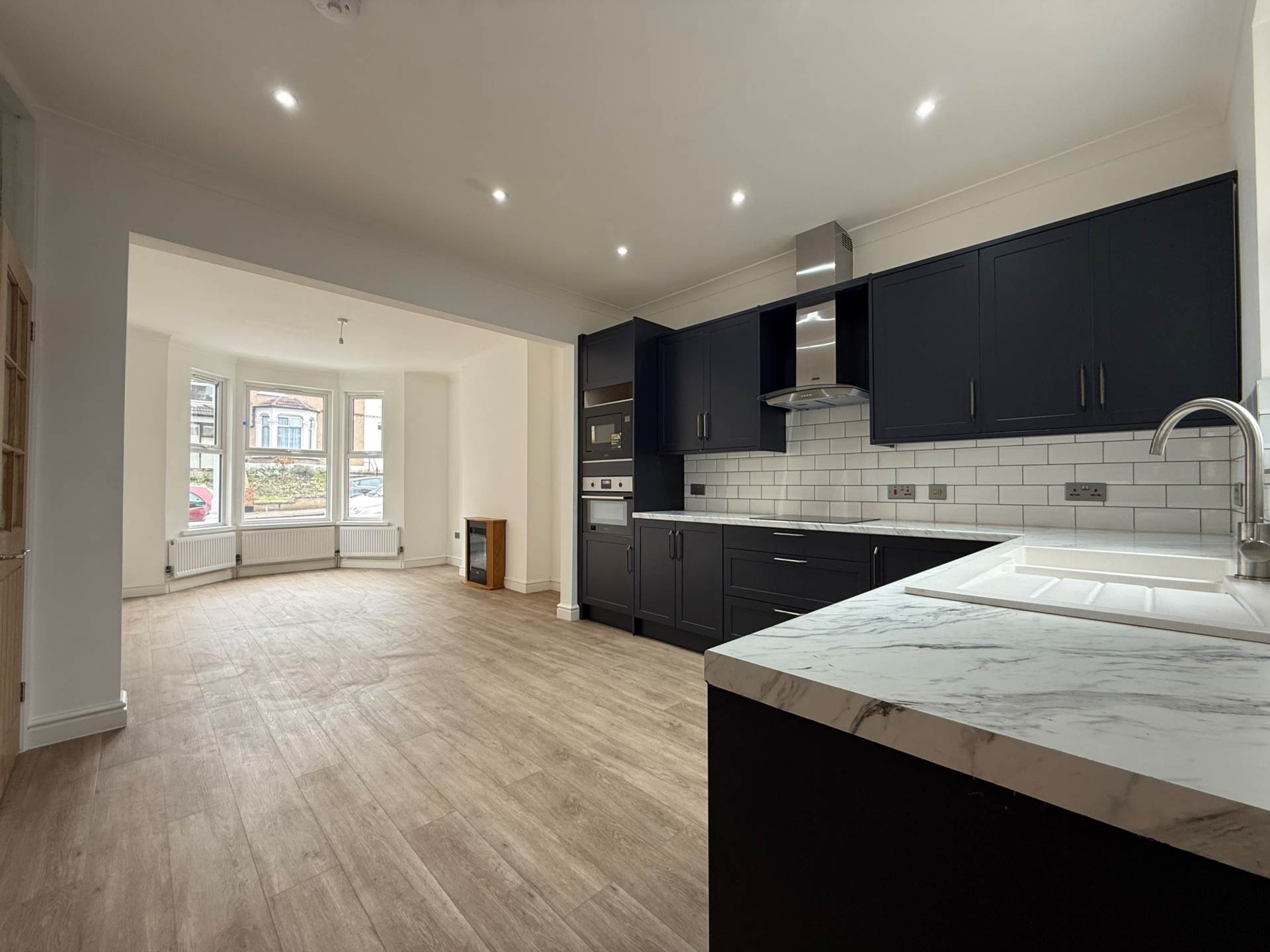 Basildon Road, London  ** VIDEO & 3D FLOORPLAN AVAILABLE **, Image 3
