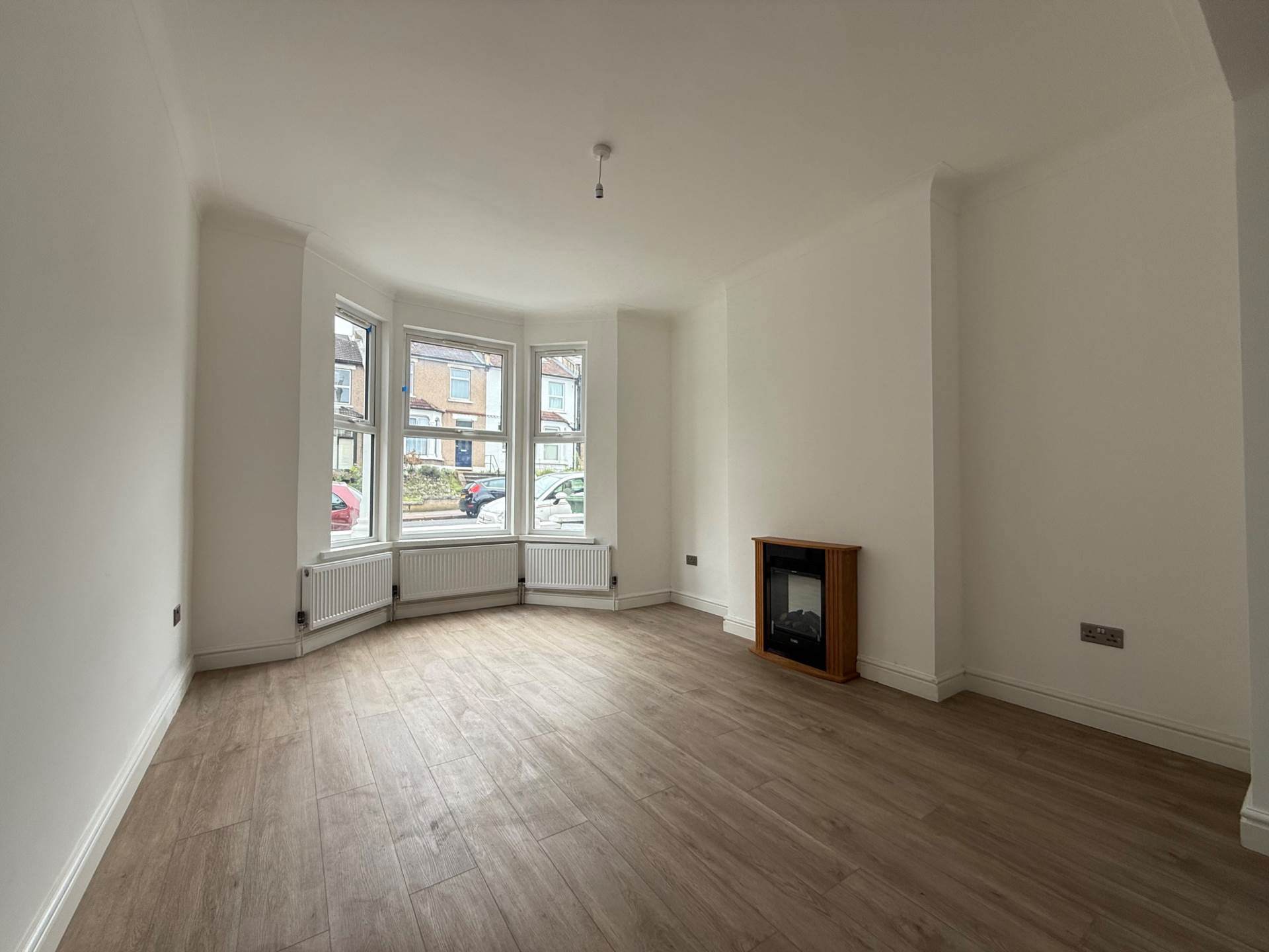 Basildon Road, London  ** VIDEO & 3D FLOORPLAN AVAILABLE **, Image 5