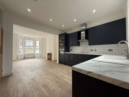 Basildon Road, London  ** VIDEO & 3D FLOORPLAN AVAILABLE **, Image 3