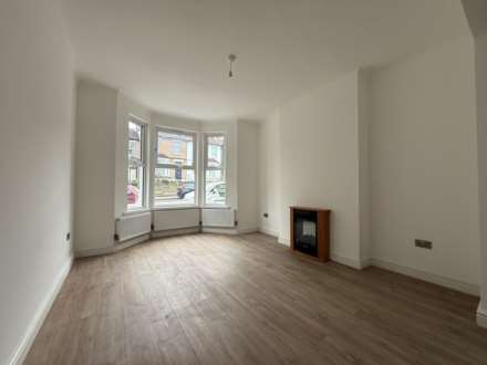 Basildon Road, London  ** VIDEO & 3D FLOORPLAN AVAILABLE **, Image 5