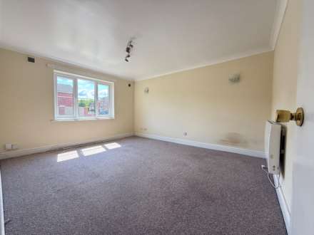 Coptefield Drive, Priory Gardens, Image 4