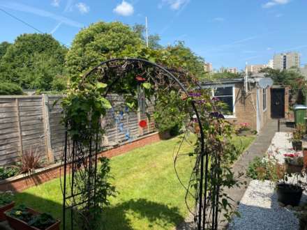 Overton Road, London SE2 9SF   ** VIDEO & 3D FLOORPLAN AVAILABLE **, Image 18