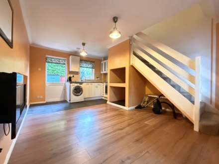 Walsham Close, London ** VIDEO & 3D FLOORPLAN AVAILABLE **, Image 3
