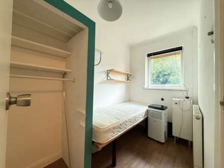 Walsham Close, London ** VIDEO & 3D FLOORPLAN AVAILABLE **, Image 6