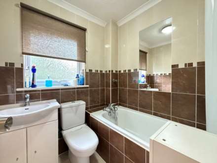 Walsham Close, London ** VIDEO & 3D FLOORPLAN AVAILABLE **, Image 7