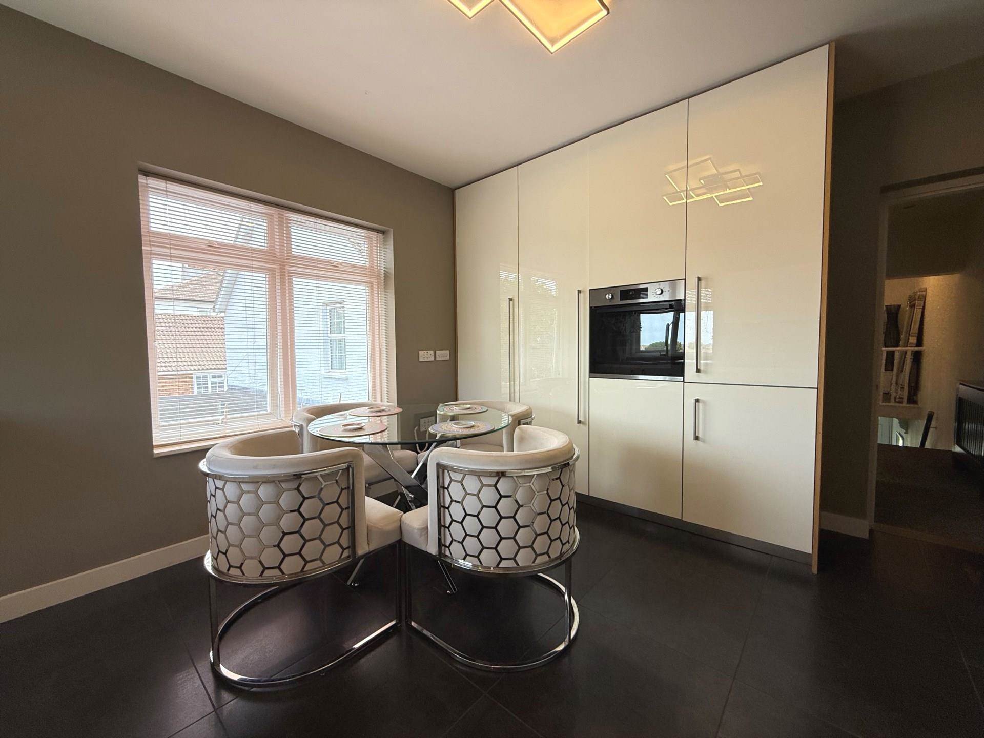 Park Crescent, Erith, Image 12