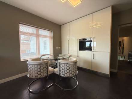 Park Crescent, Erith, Image 12
