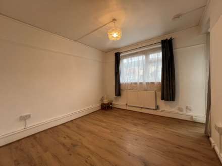 Throwley Close, London  SE2 9LB  ** VIDEO & 3D FLOORPLAN AVAILABLE **, Image 6