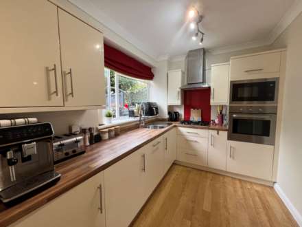 Mottisfont Road, London  ** VIDEO & 3D FLOORPLAN AVAILABLE **, Image 4
