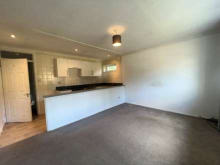 Manorside Close, London  ** VIDEO & 3D FLOORPLAN AVAILABLE **, Image 4
