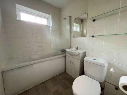 Manorside Close, London  ** VIDEO & 3D FLOORPLAN AVAILABLE **, Image 6