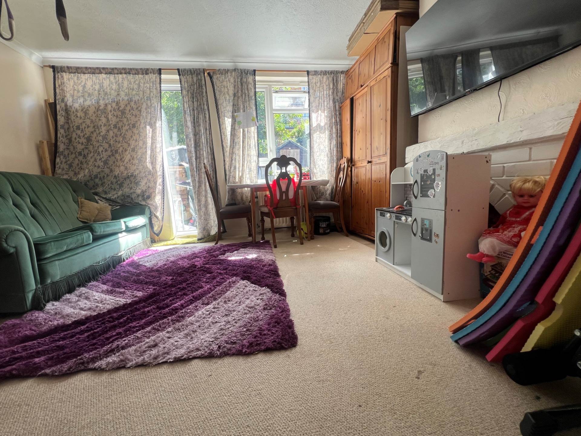 Viola Avenue, London, Image 3