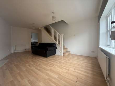 Pitfield Crescent, London  ** VIDEO & 3D FLOORPLAN AVAILABLE **, Image 4