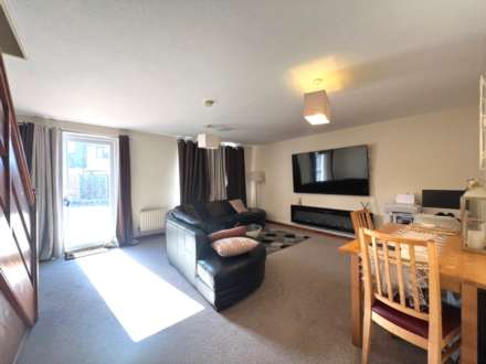 Epstein Road, London  ** VIDEO & 3D FLOORPLAN AVAILABLE **, Image 3