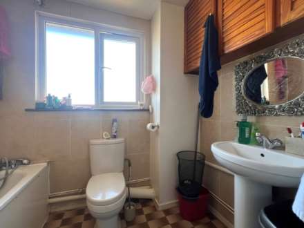 Epstein Road, London  ** VIDEO & 3D FLOORPLAN AVAILABLE **, Image 5