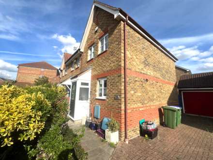 Wentworth Close, London  ** VIDEO & 3D FLOORPLAN AVAILABLE **, Image 13