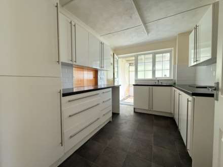 Carlton Road, Erith  ** VIDEO & 3D FLOORPLAN AVAILABLE **, Image 3