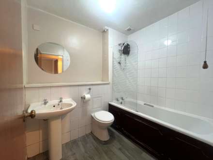 Coptefield Drive, Belvedere ** VIDEO & 3D FLOORPLAN AVAILABLE **, Image 6