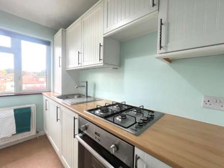 Castleton Avenue, Barnehurst, Image 4