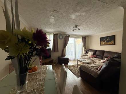 Arden Close, London ** 3D FLOORPLAN AVAILABLE **, Image 4