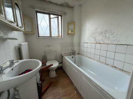 Grange Crescent, London, Image 7