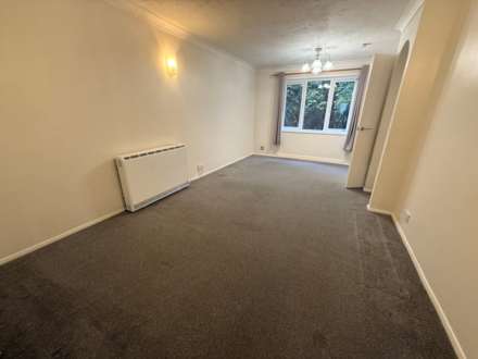 Cricketers Close, Erith, Image 5