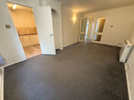 Cricketers Close, Erith, Image 6