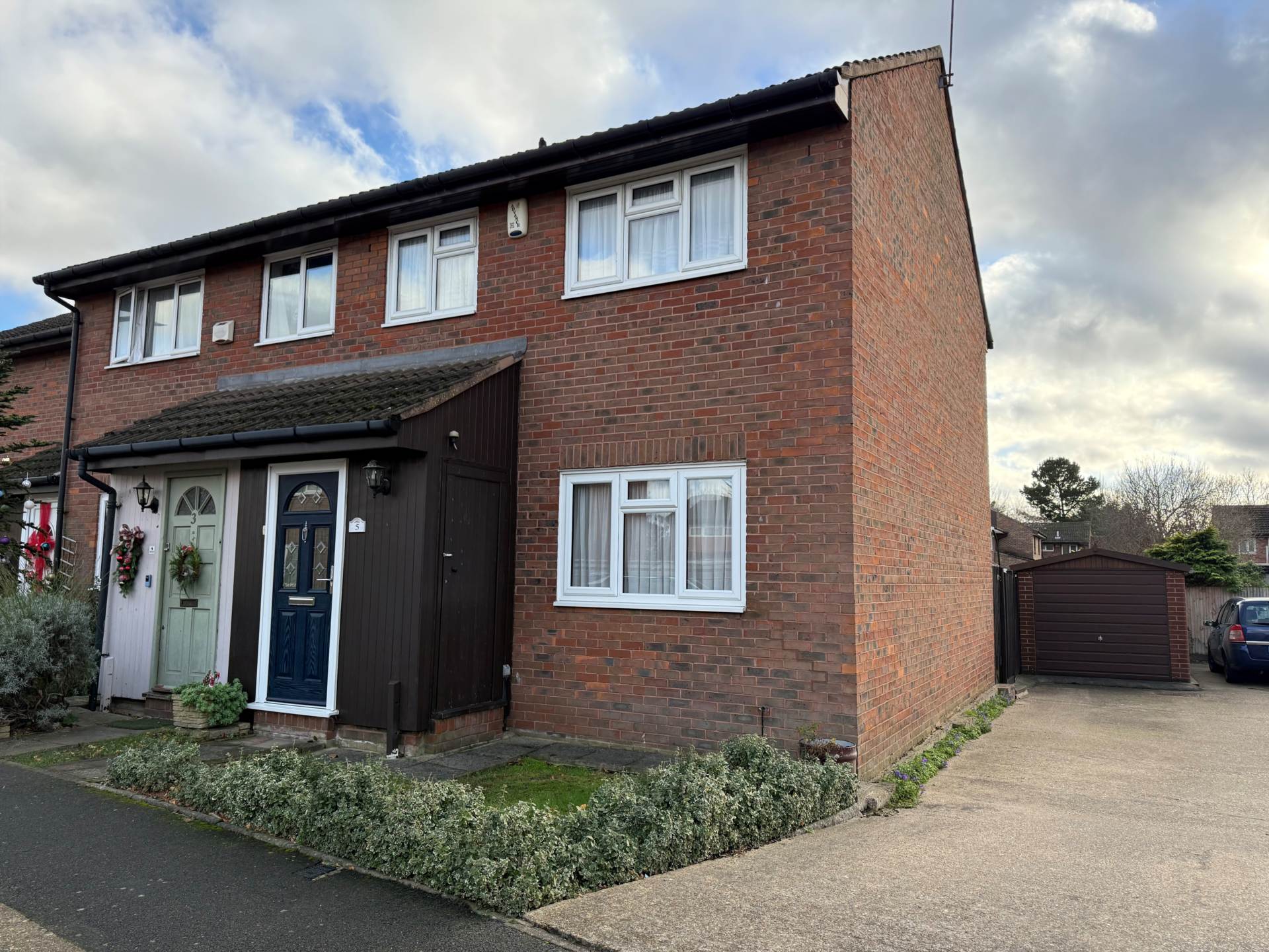 Wroxham Road, London ** VIDEO & 3D FLOORPLAN AVAILABLE **, Image 1