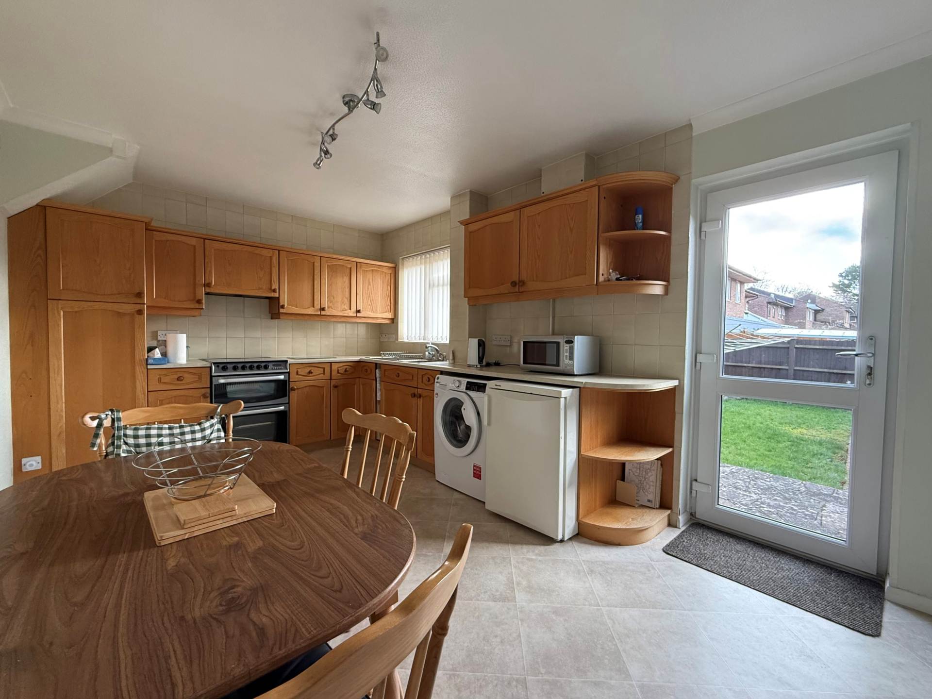 Wroxham Road, London ** VIDEO & 3D FLOORPLAN AVAILABLE **, Image 4