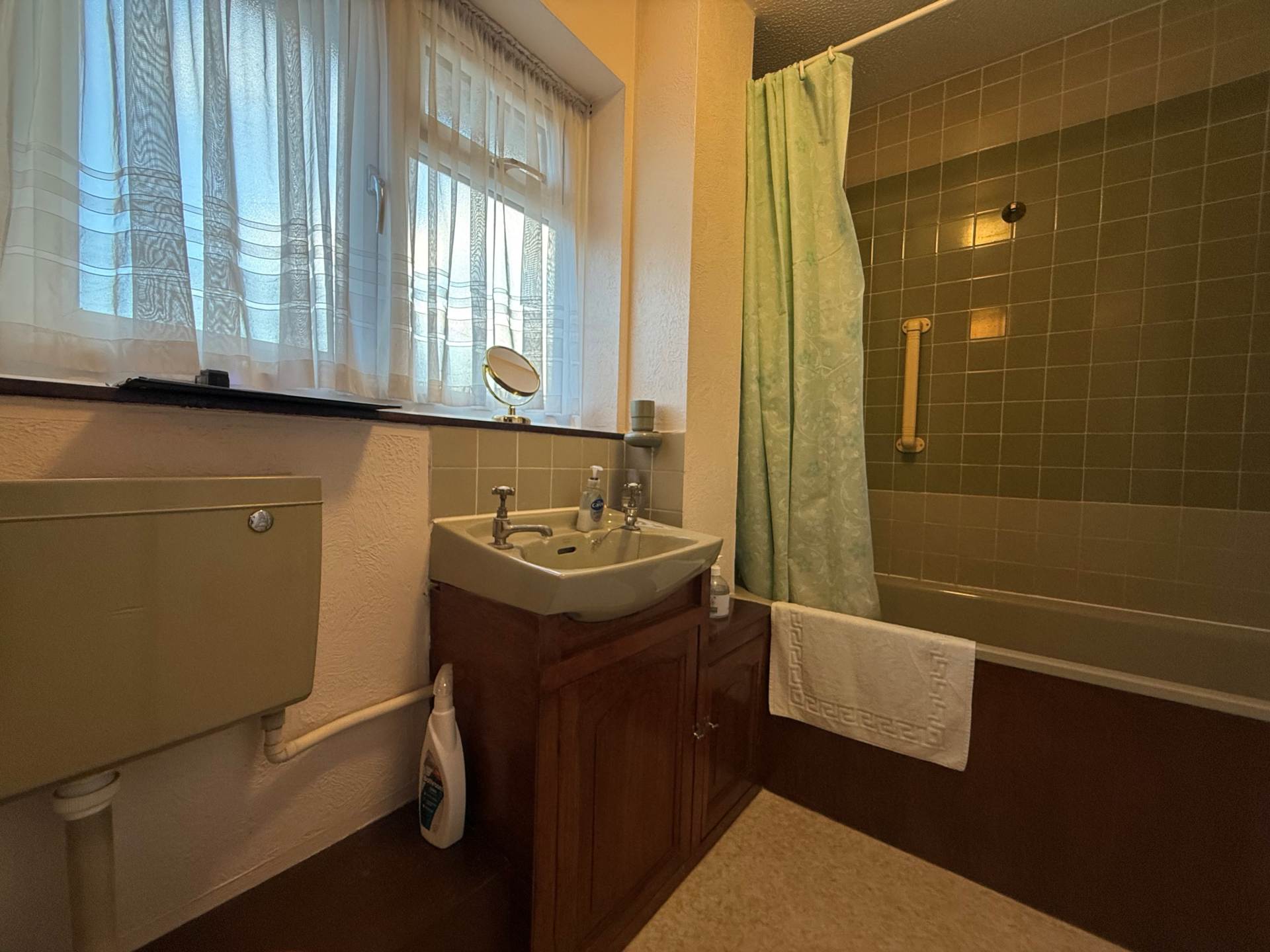 Wroxham Road, London ** VIDEO & 3D FLOORPLAN AVAILABLE **, Image 9